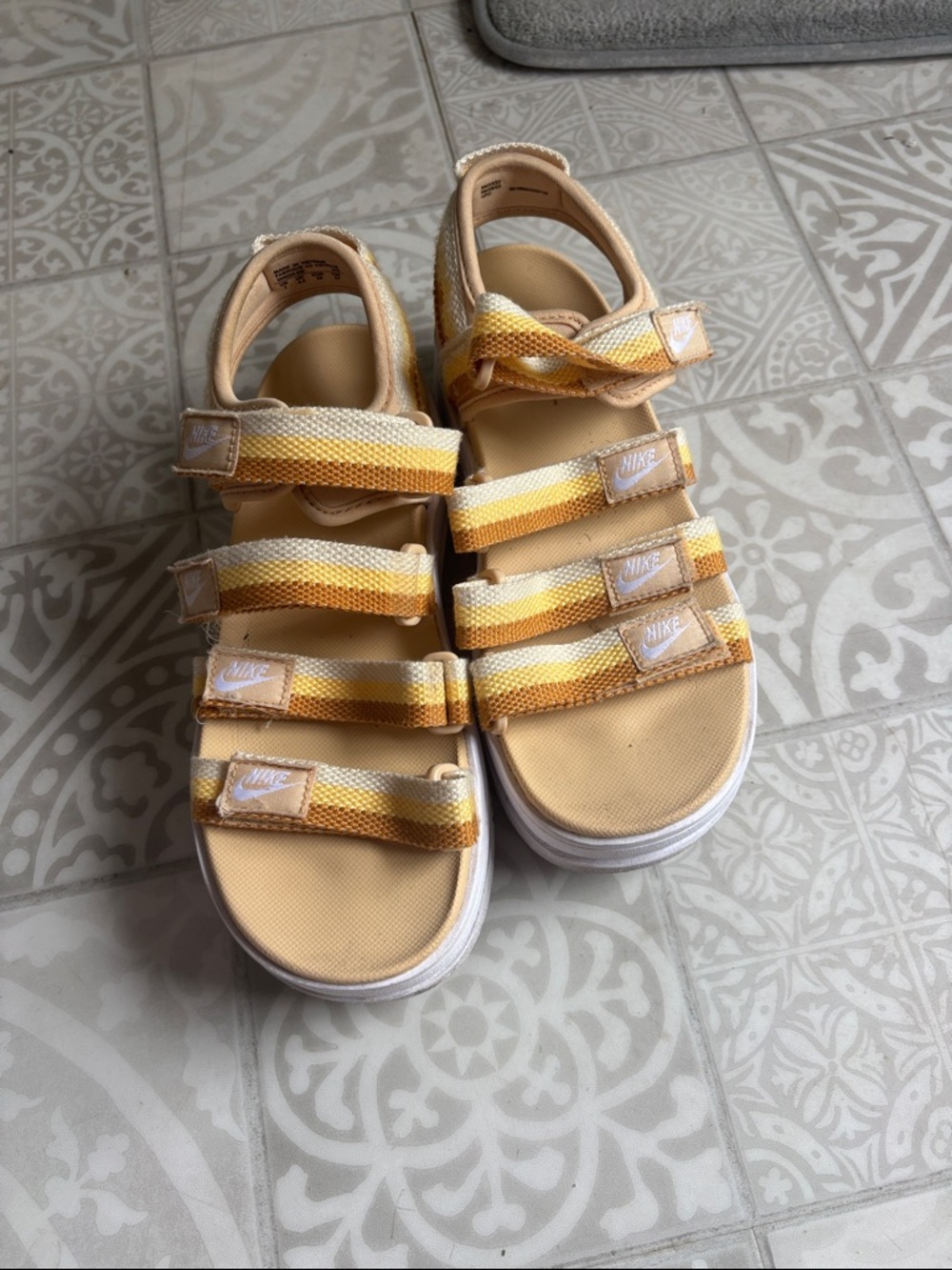 Nike ICON women’s platform Strap Sandals size 7